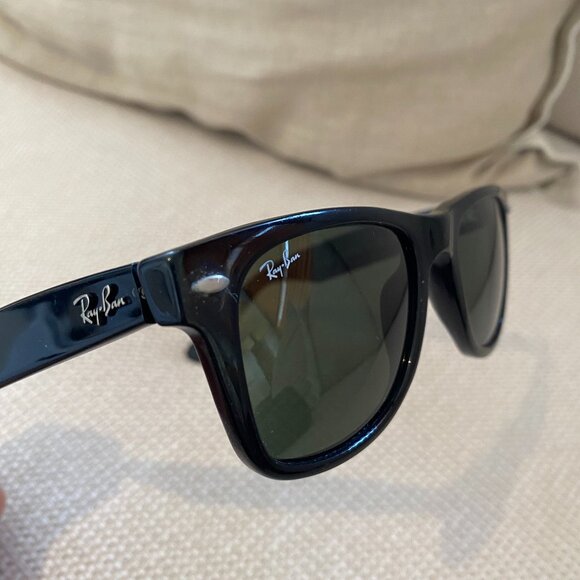 Ray-Ban Classic Black Wayfarer Sunglasses - Picture 2 of 5